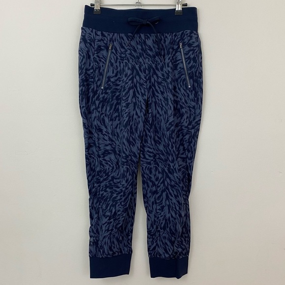 Athleta Trekkie North Printed Crop 23" Joggers 0 - Picture 3 of 11